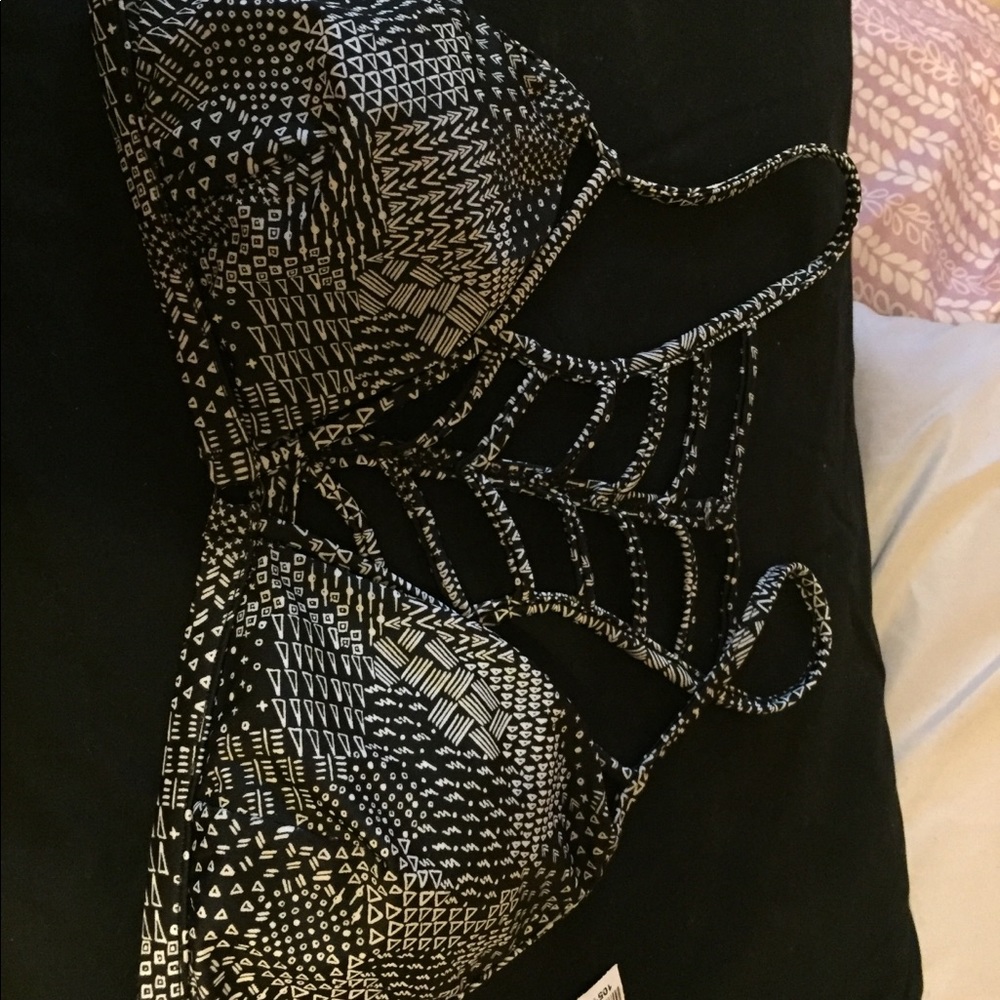 Brand new with tags. Padded RVCA bikini top!